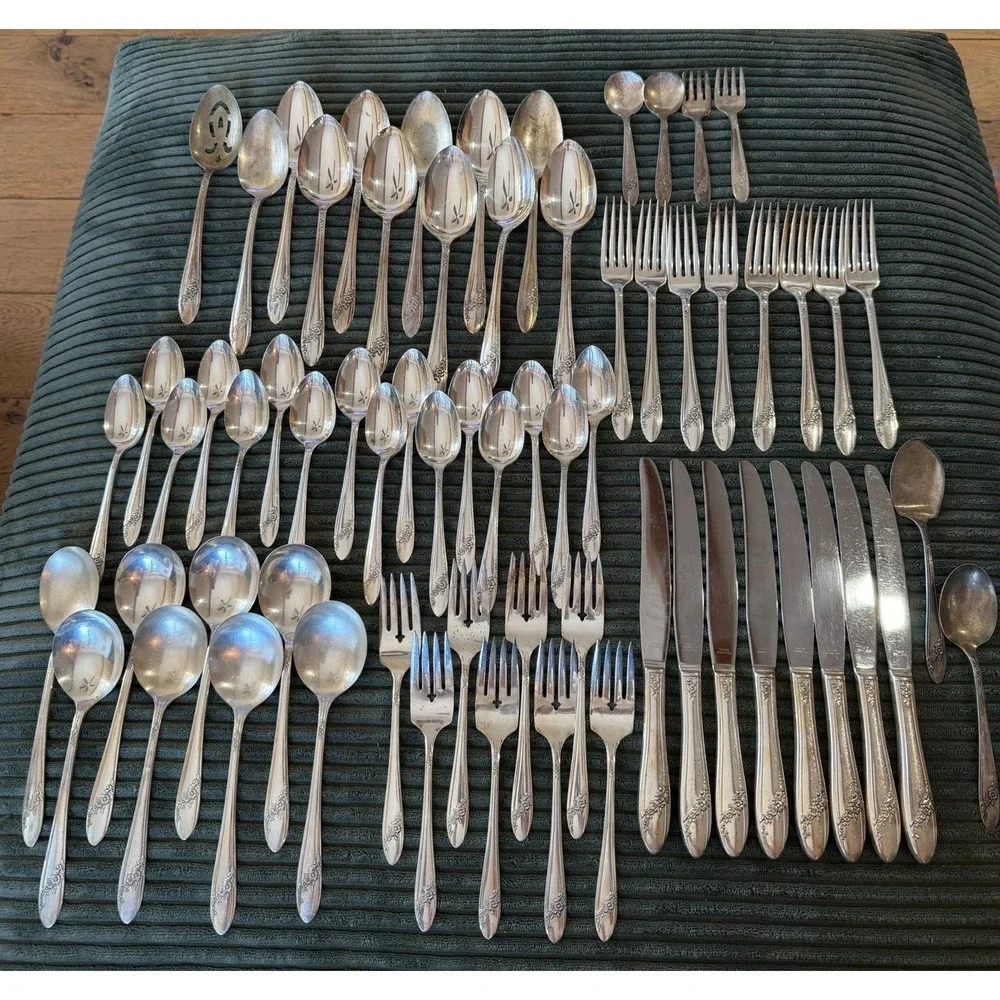 Vintage Oneida Queen Bess Pattern Silverplate Large Flatware Set of 66‎ Pieces